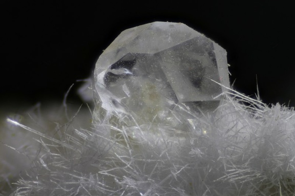  Analcime Thomsonite - Vallée de la Papenoo - Tahiti - Polynésie française