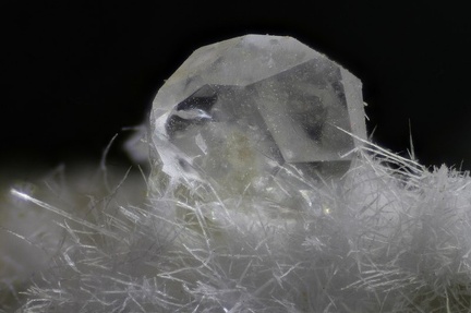  Analcime Thomsonite - Vallée de la Papenoo - Tahiti - Polynésie française