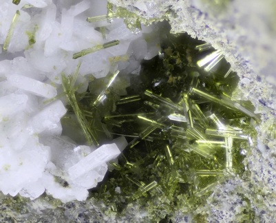 Epidote Albite - Vallée de la Papenoo - Tahiti - Polynésie française