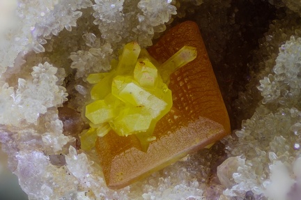 Wulfenite Mimétite - Les Monterniers - Lantignié - Beaujeu - Rhône