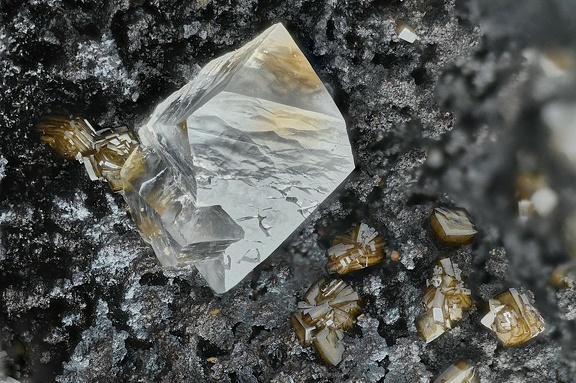 Calcite Descloiszite  - Carrière du Rivet - Montredon-Labessonié - Tarn