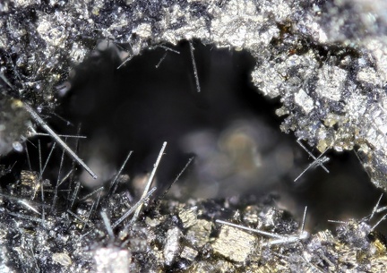 n°144024 - Pyrite filaire - Bois de la Roche (carrière) - Saint Aubin-des-Châteaux -  Loire-Atlantique