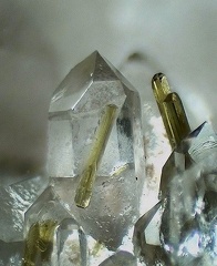 Quartz  Épidote -  Cevins  - Savoie 