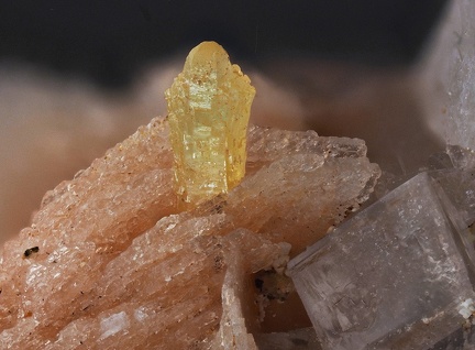 Mimétite Fluorite Baryte - Lantignié - Rhône 