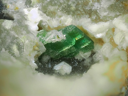 Torbernite Goyazite - Le Mazet - Échassières - Ebreuil -  Allier 