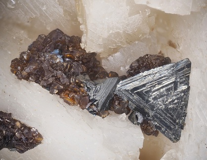 Tetraedrite Sphalerite Dolomite Carrière d'Usclas-du-Bosc (Loiras) - Le Bosc - Hérault 