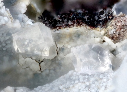 n° 107043 - Phillipsite Chabazite -  Croix des Boutières - Borée - Ardèche 