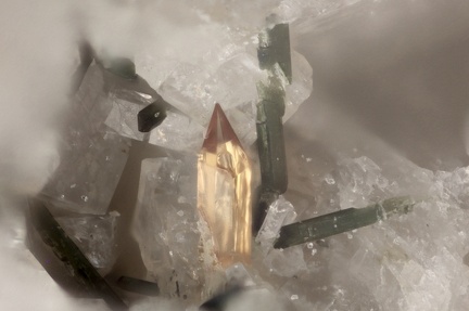 n°115064-1 - Titanite-Aegyrine - Puy d'Augoules(carrière) - Menet - Cantal