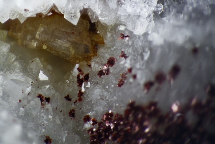 n°182013 - Hematite, Quartz - Laguépie (Carrière) - Laguépie - Tarn-et-Garonne