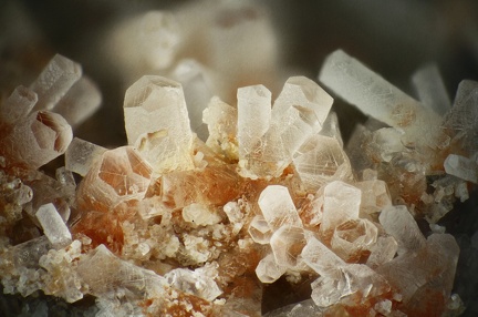 n°142136 - Calcite, Quartz - Neaux (Carrière) - Neaux - Loire