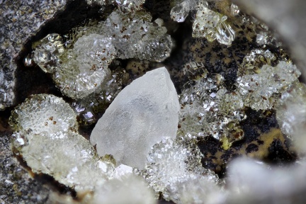 n°112202 - Calcite Phillipsite - Le Bousquet d'Orlaguet - Sainte Geneviève sur Argence - Aveyron