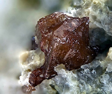 n°115078 - Zircon - Carrière de Brocq - Menet - Cantal