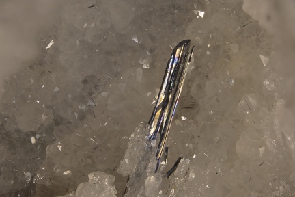 n°115090 Bis - Stibine Quartz - Filon des Forges - Leyvaux - Cantal