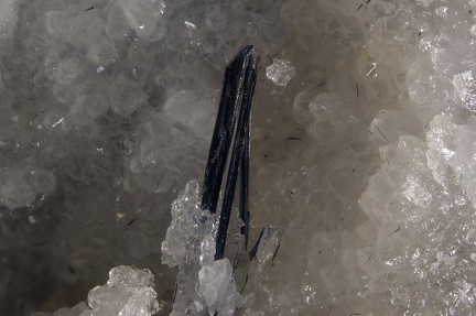 n°115090 - Stibine Quartz - Filon des Forges - Leyvaux - Cantal
