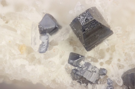 n°129113 - Anatase Xenotime-(Y) Quartz - Le Plessis (Carrière) - Laz - Finistère