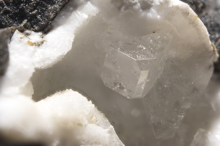 n°197064 - Apophyllite - Ravine de Bras Rouge - Cirque de Cilaos - Île de la Réunion