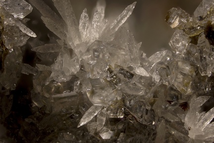 n°115098 - Aragonite, Philipsite - Pont de Pierre Taillade - Laveissiere - Cantal 