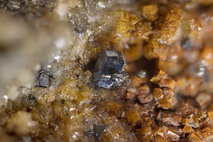 n°115095 Bis - Polybasite, Pyrargyrite, Dolomite - Fournial - Molledes - Cantal