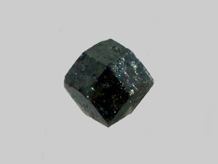 photo du mois - décembre 2015 Grenat - Gave d’Azun - Argelès-Gazost - Hautes-Pyrénées - FP - Taille 0,5mm.jpg