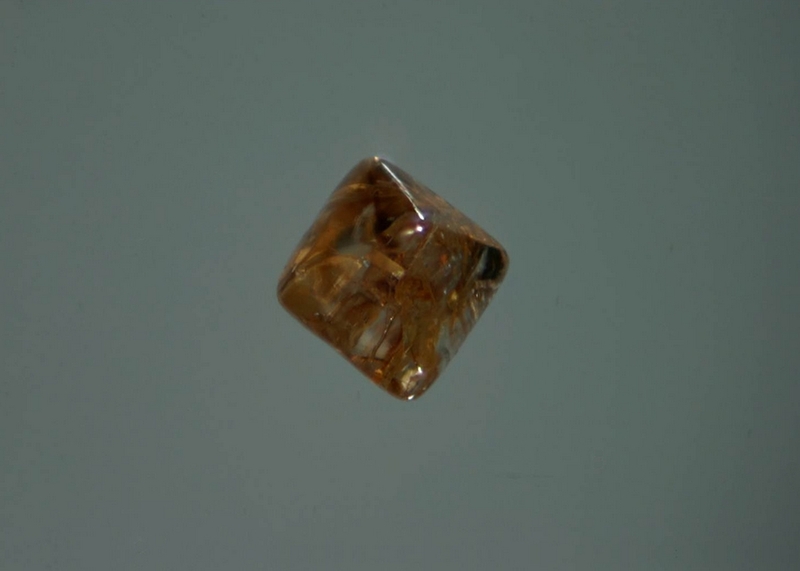 Zircon - Le Lavézon -Sr Martin l\'Inférieur - Ardèche - JCC - Cristal 1,5 mm.jpg