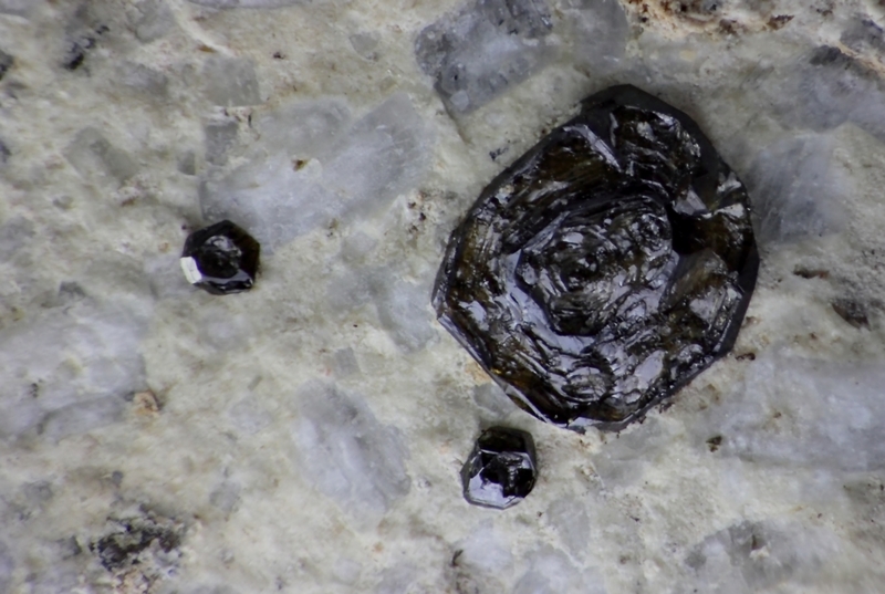 N° 16 - Andradite - Carr. Liocamp - Menet - Cantal.jpg