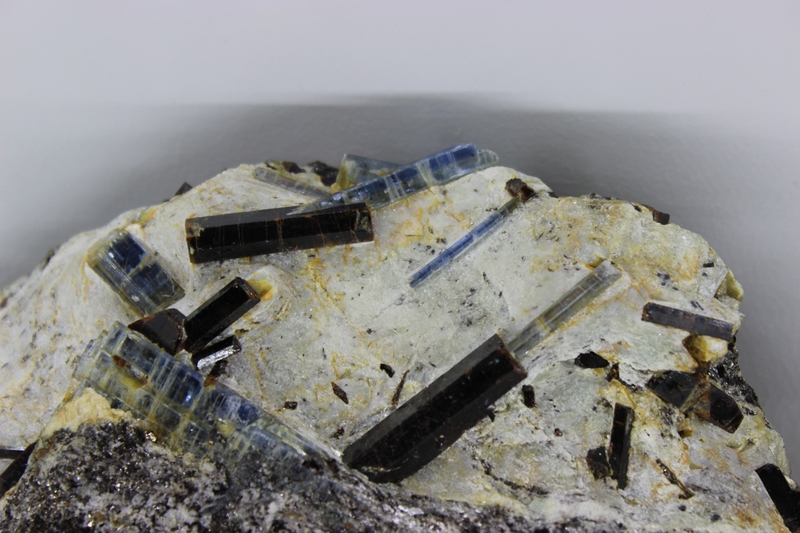 Exposition Prestige 2015-Alpes XPO-Kyanite Staurolite Pizzo Forno Tessin.jpg