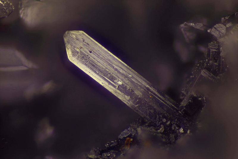 n°103155 - Cerussite - Carrière de Gannat -  Allier