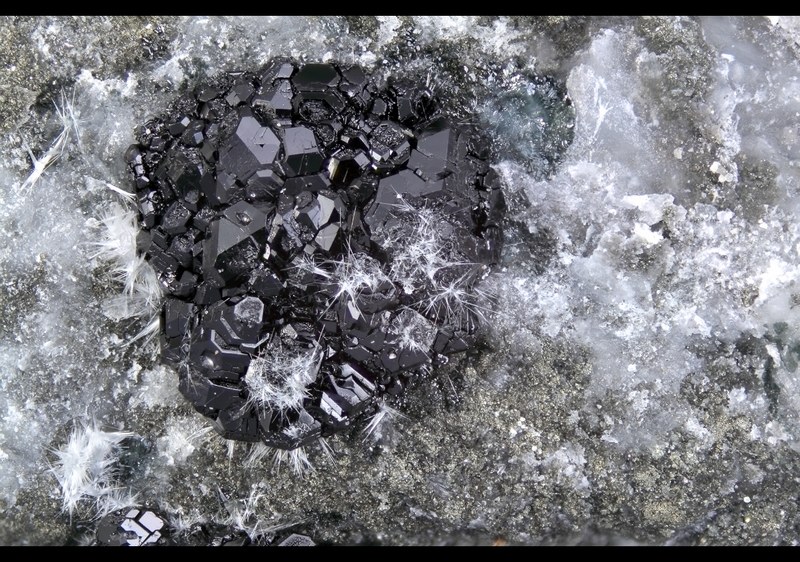 champ 7,80mm Voltaite Halotrichite - Les Vieux Travaux mine - Les Malines - Saint-Laurent-le-Minie - Gard.jpg