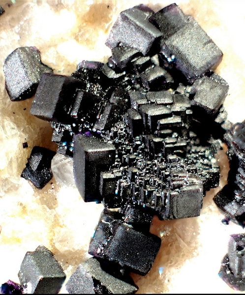 fluorine antozonite - Montebras en soumans Creuse.jpg