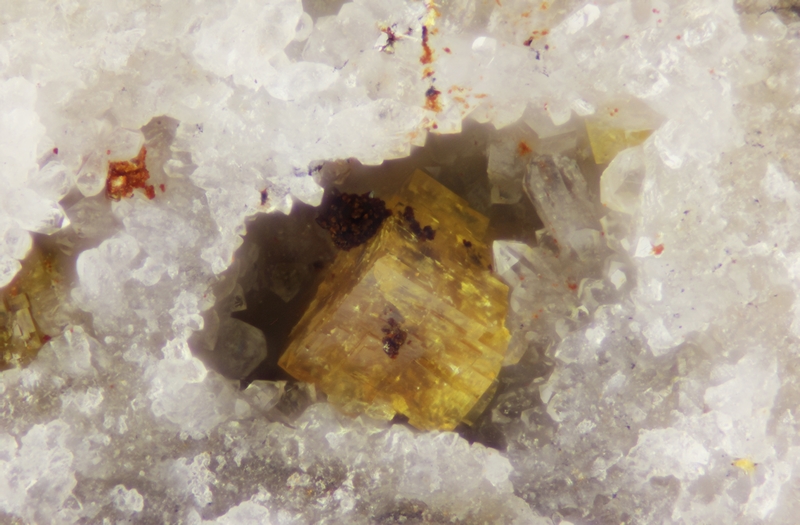 n°  158023 - Pharmacosiderite - Les Rompas - Villapourçon - Nièvre