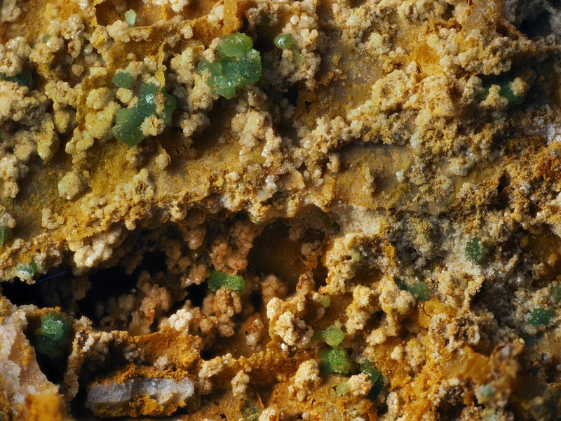 Chalcosiderite quartz mine de l'eperon Beauvoir Allier ch2,5mm.jpg