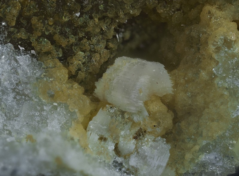 mimetite les montmins Echassieres Allier ch2.5mm.jpg