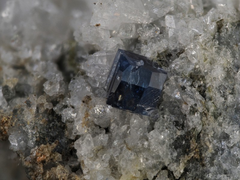 champ 2mm Anatase albite col du tourmalet Bareges hautes pyrénées ch2mm.jpg