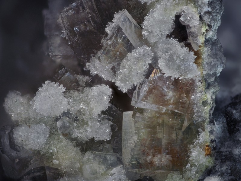 champ 3,2mm stellerite chabazite calcite la Mongie bagneres de biggorre hautes pyrenees ch3.2mm.jpg