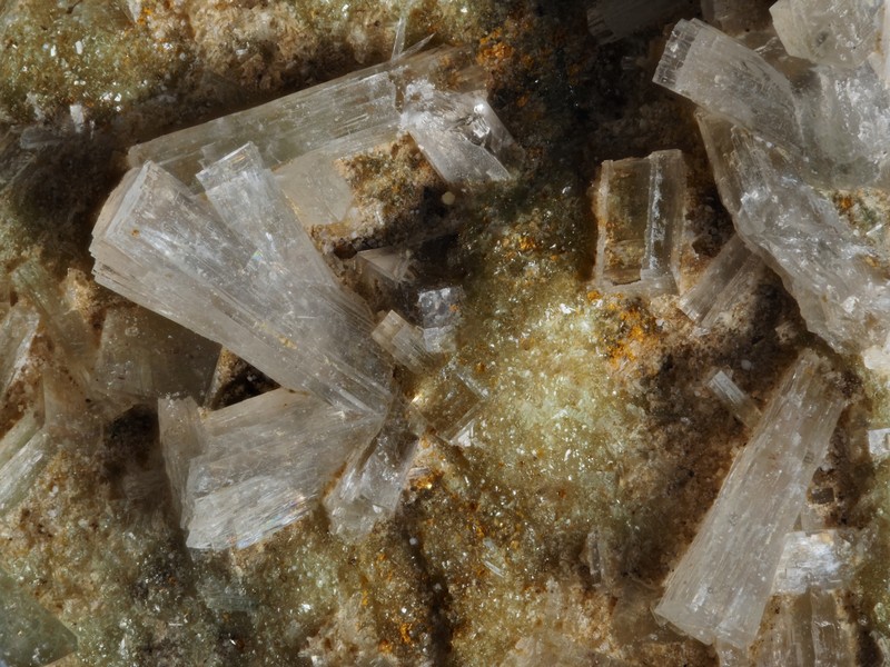 champ 2,2mm stellerite chabazite la Mongie bagneres de biggorre hautes pyrenees ch2.2mm.jpg