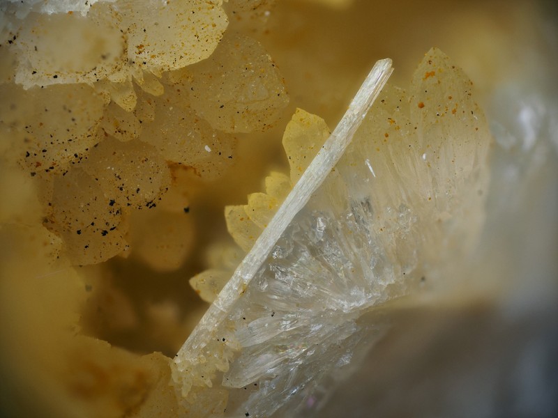 laumontite quartz ravin de gela Aragnouet  htes Pyrenees ch2.8mm.jpg