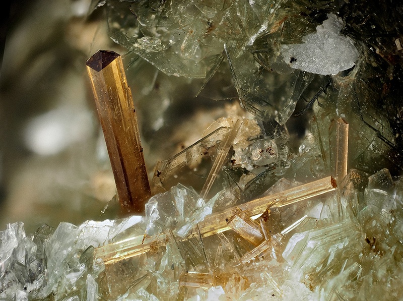 Vésuvianite Clinochlore - Bessans - Savoie champ 2,8.jpg