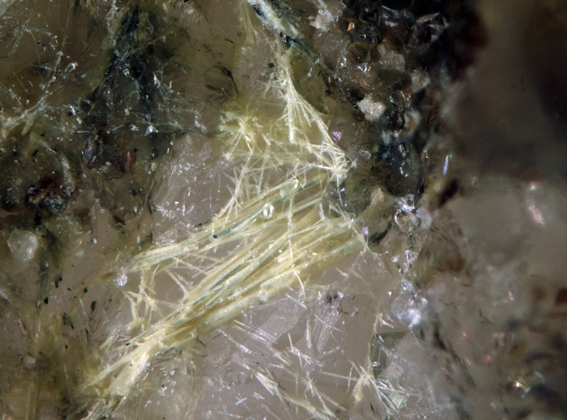 champ 1 mm Stibiconite - Bessade Mine -Mercoeur - Haute Loire - YM - Champ 1 mm.jpg