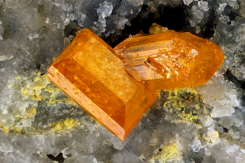 Wulfenite - La Maladrerie - Villefranche-de-Rouergue - Aveyron - SL - Champ 4,00mm.jpg