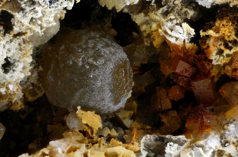 champ 10mm N°10230 Smithsonite-Fluorite Birrity Quarry Arbouet-Sussaute Pyrénées-Atlantiques France - Champ 10mm Copyright Photo & Collection Pascale et Daniel Journet.jpg