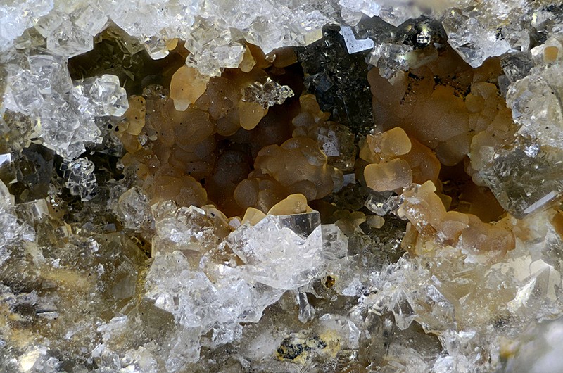 champ 10mm N°11290 Smithsonite-Fluorite Birrity Quarry Arbouet-Sussaute Pyrénées-Atlantiques France - Champ 10mm Copyright Photo & Collection Pascale et Daniel Journet.jpg