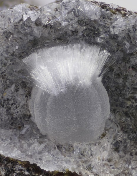 thomsonite-   calcite 987-41-115           cv 4mm.jpg