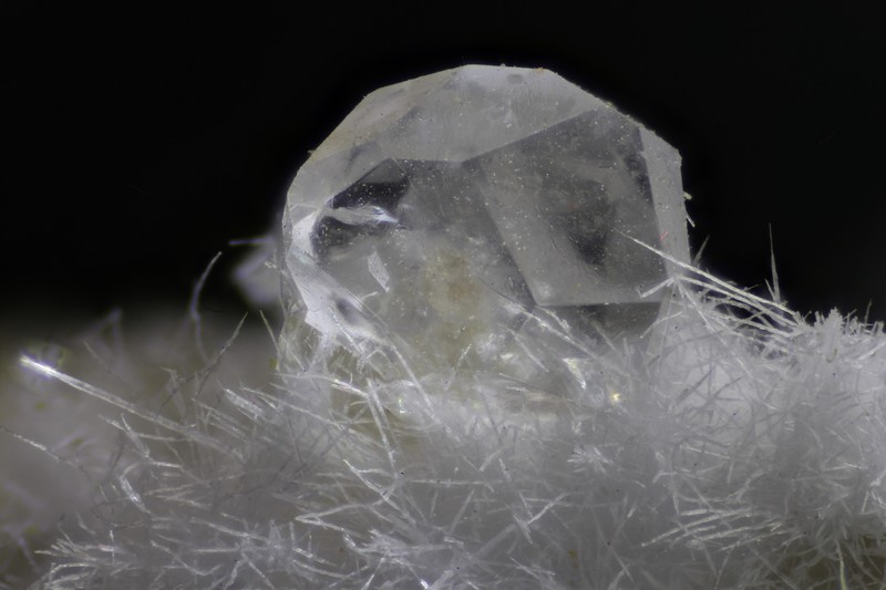 champ 3mm analcime-thom- sonite 987-30-67 cv 3mm.jpg
