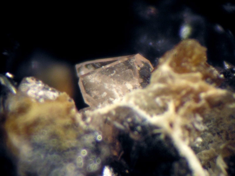 champ 2mm Phosphosidérite Collioure Pyrénées Orientales CB Champ 2 mm.jpg
