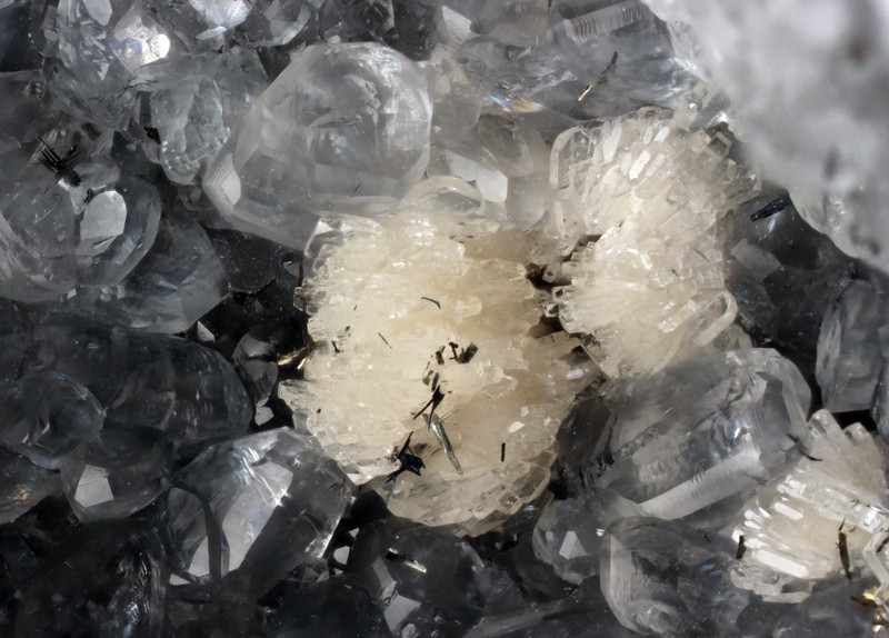 ENSMP_159024_Baryte_Calcite_Pyrite_WallersTrélonCarrière_WallersEnFagne_Nord_champ7mm.jpg