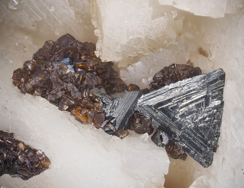champ 3,8mm Tetraedrite Sphalerite Dolomite Carrière d'Usclas-du-Bosc (Loiras) - Le Bosc - Hérault champ 3,8.jpg