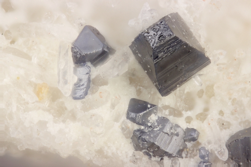 Champ : 1.9 mm
Donateur : BERGER-SABATEL Philippe 129113 - Anatase Xenotime-(Y) Quartz - Laz - - chp1,85mm - MB.jpg